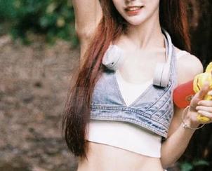 疾风骤雨般的美：森萝财团JK白丝少女的原图图集