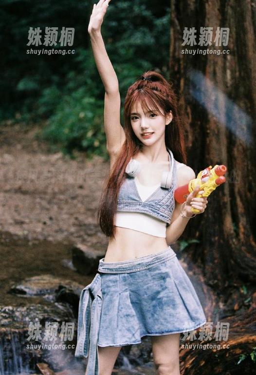 森萝财团 疾风骤雨般的美:森萝财团JK白丝少女的原图图集
