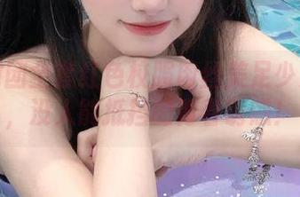 森萝财团全套红色校服肉丝美足少女图片，没人能抵挡的青春诱惑！