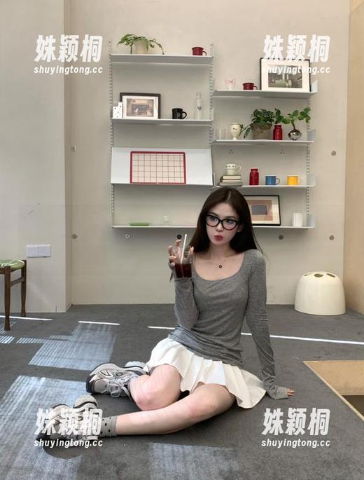 内部JK死库水图包更新，森萝财团为你献上最新写真作品！