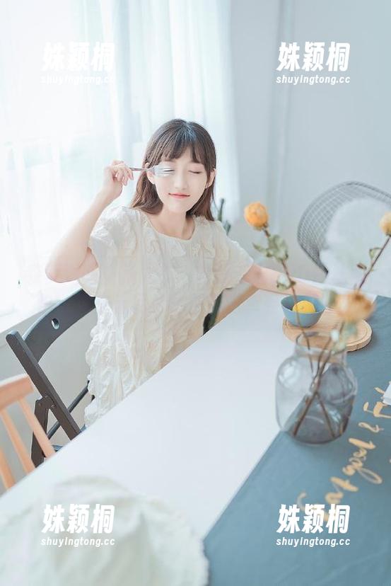 森萝财团最新力作：露背毛衣80D白丝图包，带来无尽的免费视觉享受与灵感！