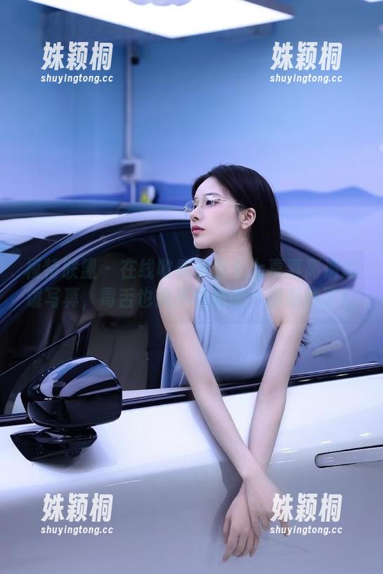 模特联盟 - 在线收看李李七七喜喜高清眼镜写真，毒舌也忍不住要说：真是绝了！