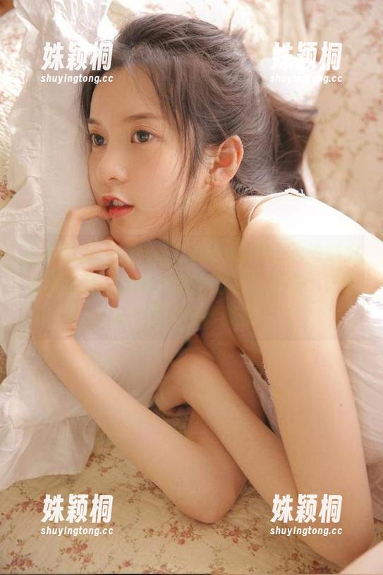 模范学院-柳侑绮Sevenbaby 模范学院 - 柳侑绮Sevenbaby泳池魅力套图合集:清澈水波中的动人时刻,记录每一刻的优雅姿态。