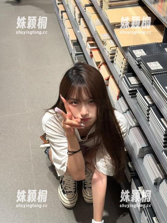 模范学院-苏西-susie 模范学院 - 苏西-susie空姐全套写真:背后的故事和航班上的风景