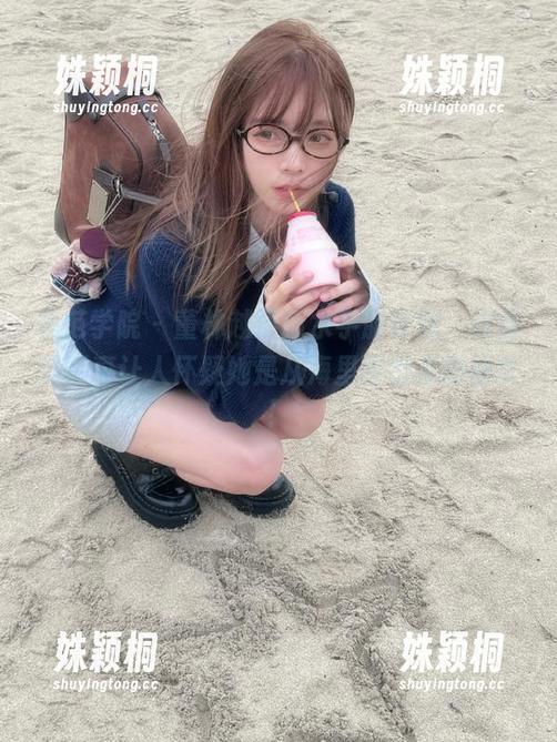 模范学院-董林越 模范学院 - 董林越最新水手服套图,这些造型真让人怀疑她是从海里冒出来的仙女!