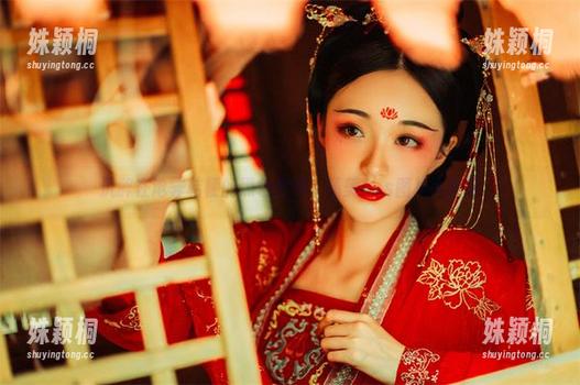 沧霁桔梗 沉醉在沧霁桔梗的黑色世界:精美cos图片大分享