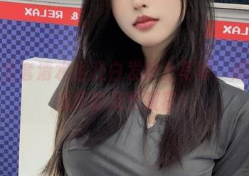 下载全套清水由乃白发护士写真，感受最纯粹的视觉盛宴！