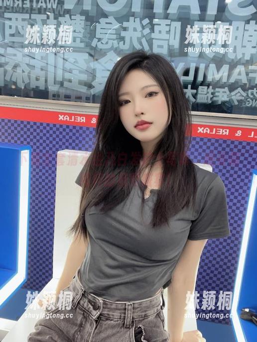 下载全套清水由乃白发护士写真，感受最纯粹的视觉盛宴！