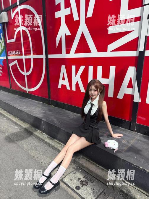 火龙果羊 微密圈 - 探索火龙果羊的红色连体吊带,写真集原图附带心情故事