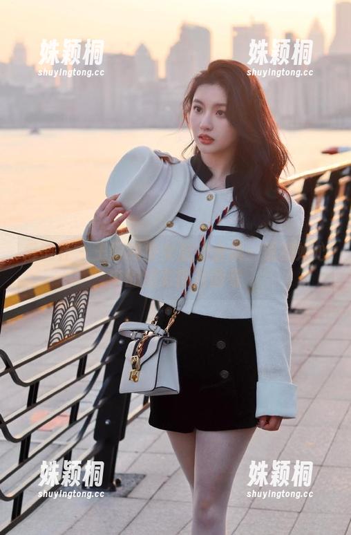 爱蜜社 - 王雨纯少女魅力合集：透视她心中的精彩图片画卷