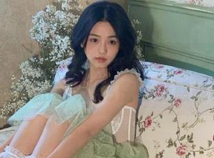 微密圈 – 透视“猪小七教室”：私房写真背后隐藏的少女秘密与魅惑故事。