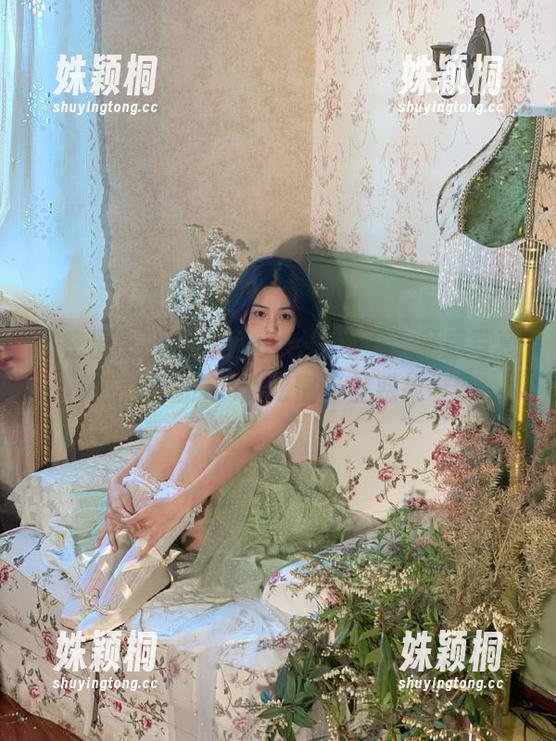 猪小七 微密圈 - 透视“猪小七教室”:私房写真背后隐藏的少女秘密与魅惑故事。