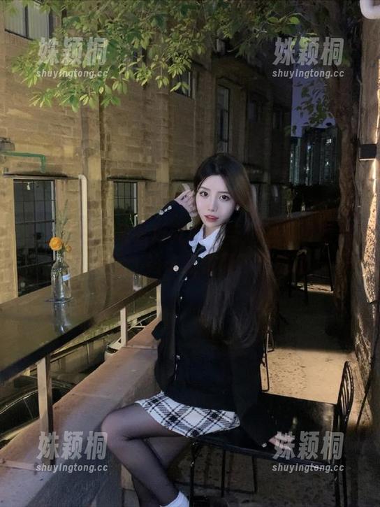 白莉爱吃巧克力 来看“白莉爱吃巧克力”与她的“闺房JK”美图,超丰富资源不容错过