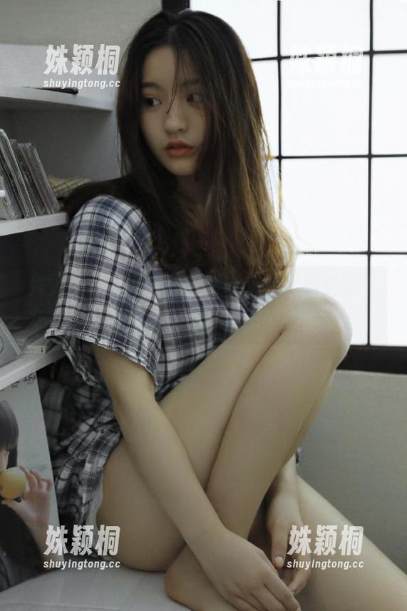 秀人网 - Elise谭晓彤带来的美图更新，吊带风格摄影让你眼前一亮