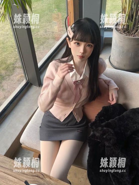 秀人网 - 限时福利！“MOON嘉依校服”图集，感受校园青春的气息与魅力！