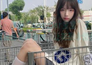 秀人网 – 感受“summer宝宝”于“浴室”展现的写真资源，让美丽永恒停驻