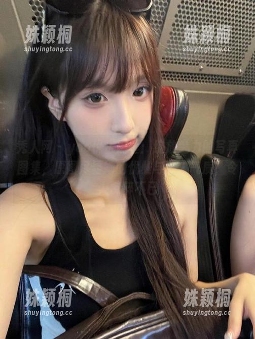 秀人网 - yoo优优黑丝：绽放魅力的写真图集，原图尽显她的优雅与迷人气质，令人沉醉不已