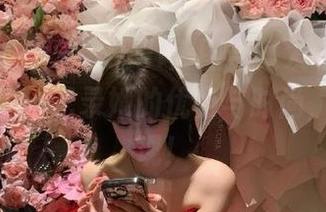 秀人网 – 养乐多Doll美图合集发布，精选美足写真，记录她的优雅与时尚，完美呈现！