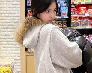 秀人网 – 关注刘婷婷的教室写真集：分享她对学习和生活的美学视角