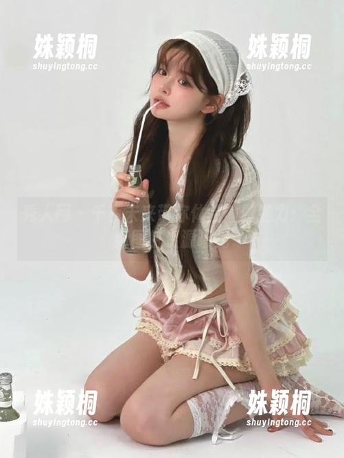 秀人网 - 千夜未来带你体验瑜伽魅力：全新图包资源曝光