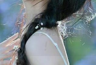 秀人网 – 卓芷伊EricA的全套死库水图包，让你在笑声中感受她的魅力，别错过哦！