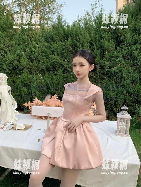 秀人网 - 感受南乔旗袍魅力：精选图库为你展现女性优雅与力量的经典之作！