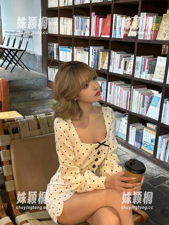 秀人网 - 周思乔Betty夏天写真魅力，全套作品为你解锁青春的每一面