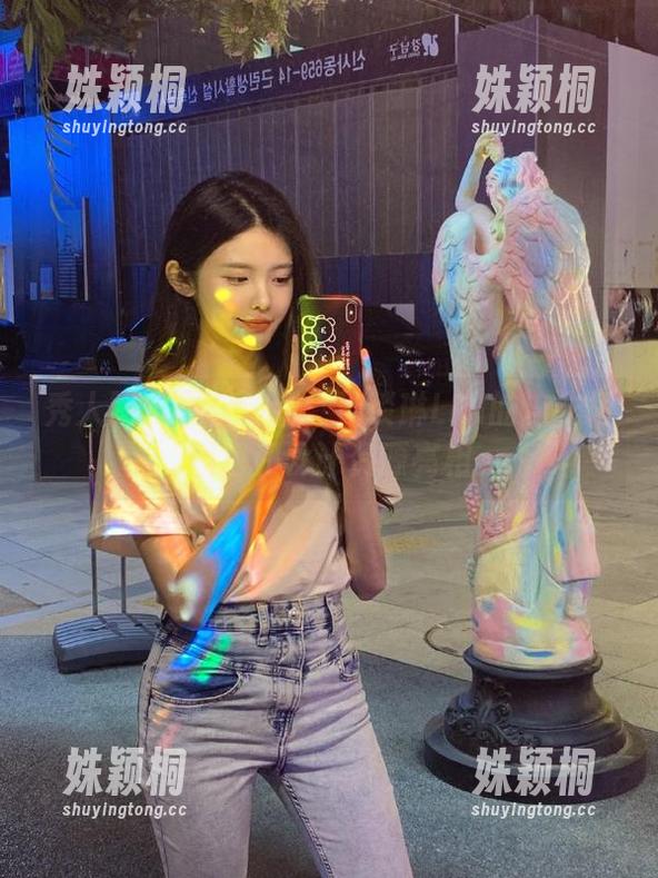 秀人网 - 夏日清新：周琰琳LIN的连衣裙图包和设计资源亮相