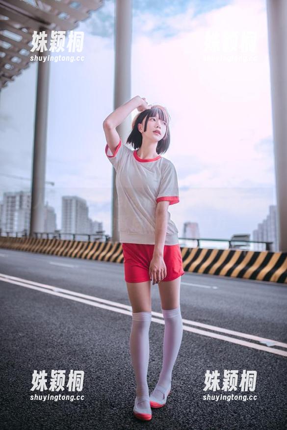 秀人网 - 娜露Selena甜心全新套图更新，揭开她背后的故事与魅力