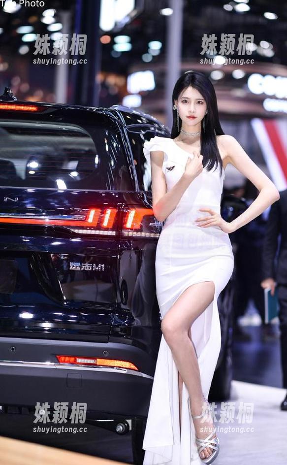 秀人网 - 漫游安然anran的妹妹世界：一套令人心动的写真图包揭晓