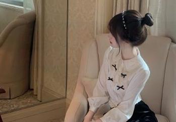 秀人网 – 高清写真集：幼幼御姐带你领略青春与成熟的完美对比，感受每一帧的心动瞬间