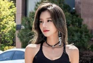 秀人网 – 私房秘密：徐莉芝Botty泳衣写真，轻松展现女性的柔美与力量