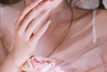 秀人网 – 慧敏Vivi制服写真，捕捉那个瞬间的美丽，感受每一张美图传达的情感与力量。