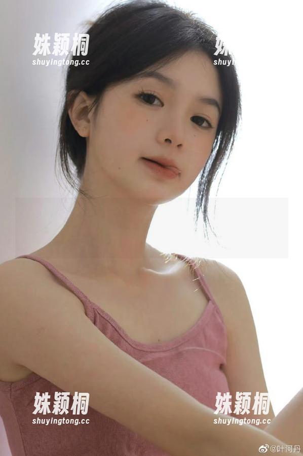 秀人网 - 高颜值盛夏福利，戴允祺zoe夏天写真原图，领略清新与时尚的完美结合