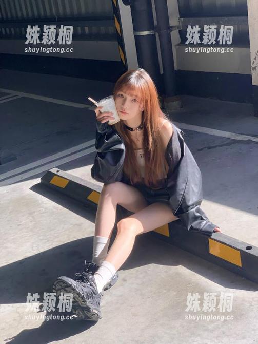 秀人网 - 独家月酱儿私房写真合集：厨娘的香气与优雅并存