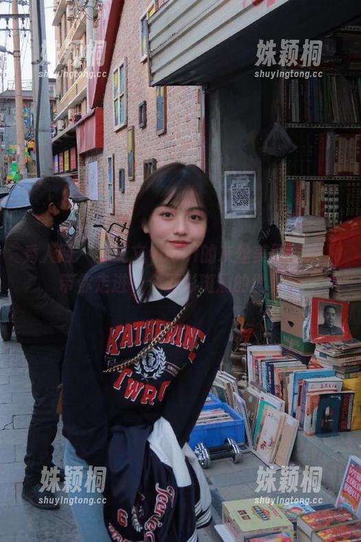 秀人网 - 林文文yooki的灰丝美图壁纸，带你走进一个五彩斑斓的世界！