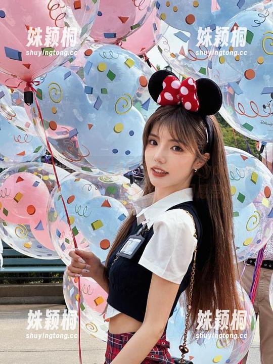 秀人网 - 大胆挑战传统，林文文yooki的无圣光制服图集邀请你一同感受！