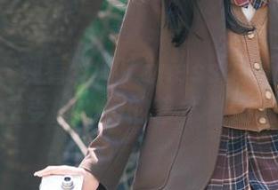 秀人网 – 观看梦娜Vanessa眼镜写真合集，感受她独特的艺术视角和风格