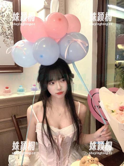 秀人网 - 漫步温妮日常的画境，独特原图与图包带来无限想象空间