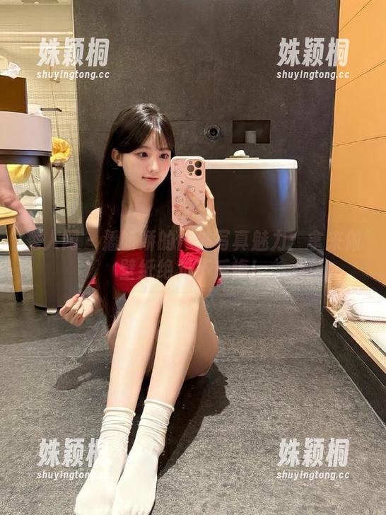 秀人网 - 潘娇娇的户外写真魅力：拿来做壁纸绝对不后悔！