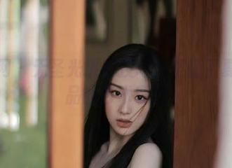 秀人网 – 无圣光摄影技巧：王俪丁夏天作品的艺术表达