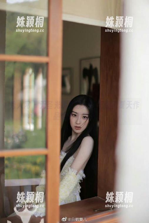 秀人网 - 无圣光摄影技巧：王俪丁夏天作品的艺术表达