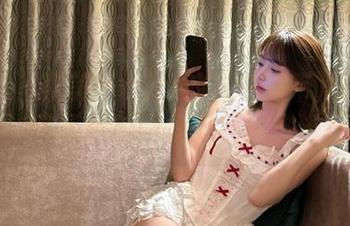 秀人网 – 糯美子mini的白色吊带居家女友写真，三亚旅拍网盘下载火热进行中！