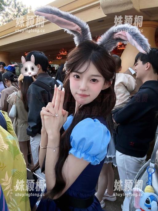 秀人网 - 透明如夏的蓝夏写真资源，免费下载尽在这里！