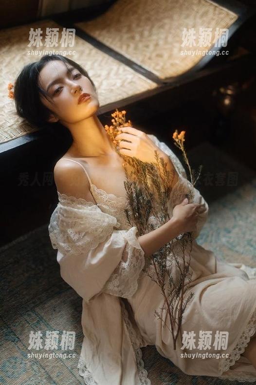秀人网 - 免费欣赏赵小米kitty泳衣套图，带你领略别样的海滩风情！