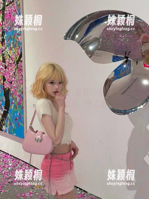 秀人网 - 全新视角：金悦汐全套写真作品展示她的美足韵味，令人心动不已