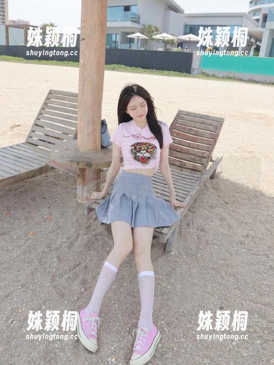 秀人网 - 顾乔楠的私房JK写真集，丰盈的图片承载青春梦想