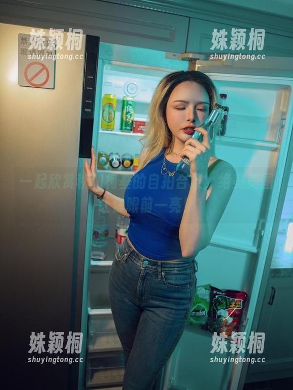 一起欣赏秋和柯基的自拍合集，绝美美图让你眼前一亮！