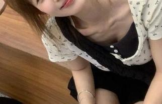 稚乖画册 – 赤西夜夜的晴空户外软妹写真，图库中的自然之灵动演绎