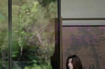 紧急企划 – 奶昔的高清长腿写真，带你感受她如画的身姿与自信风范